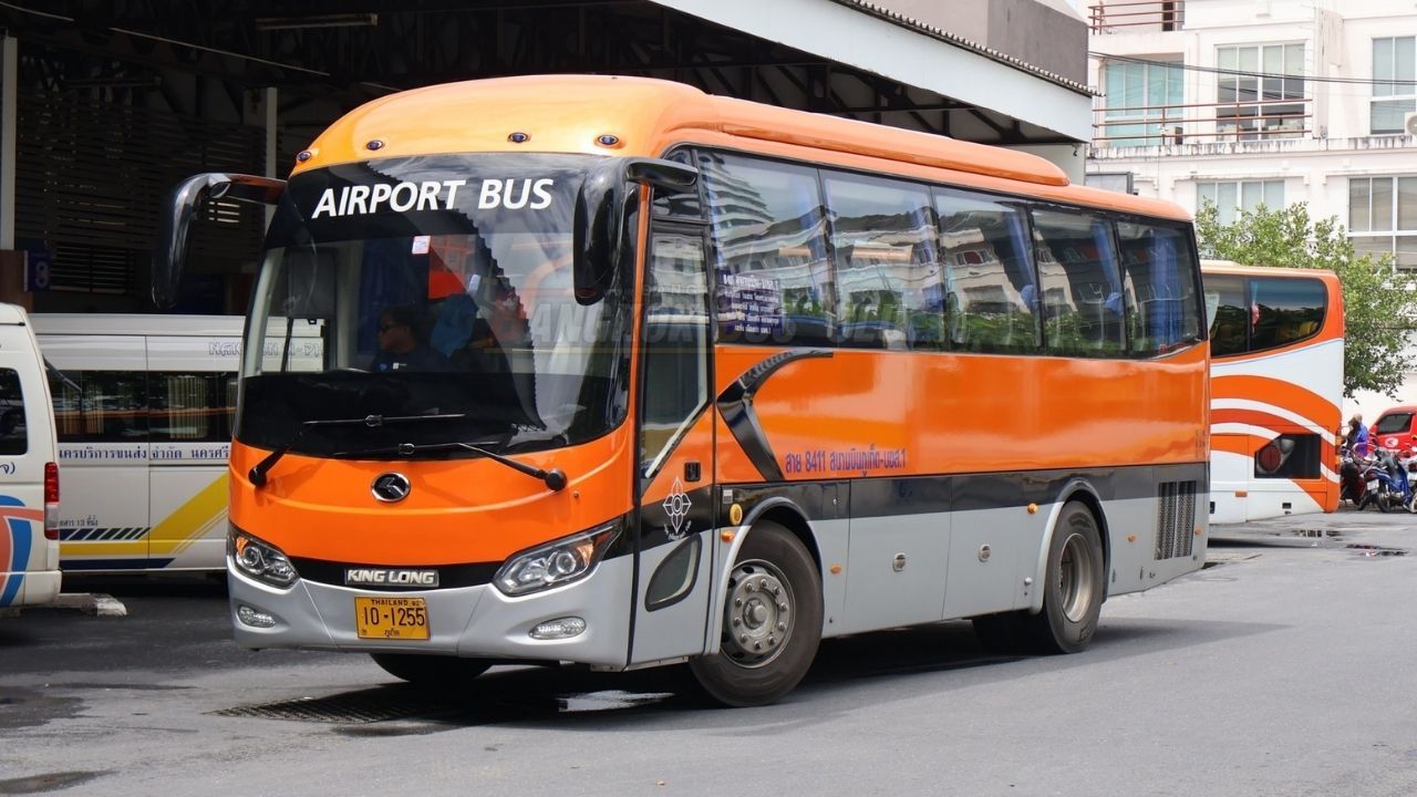 Phuket airport bus denies favouring foreign passengers