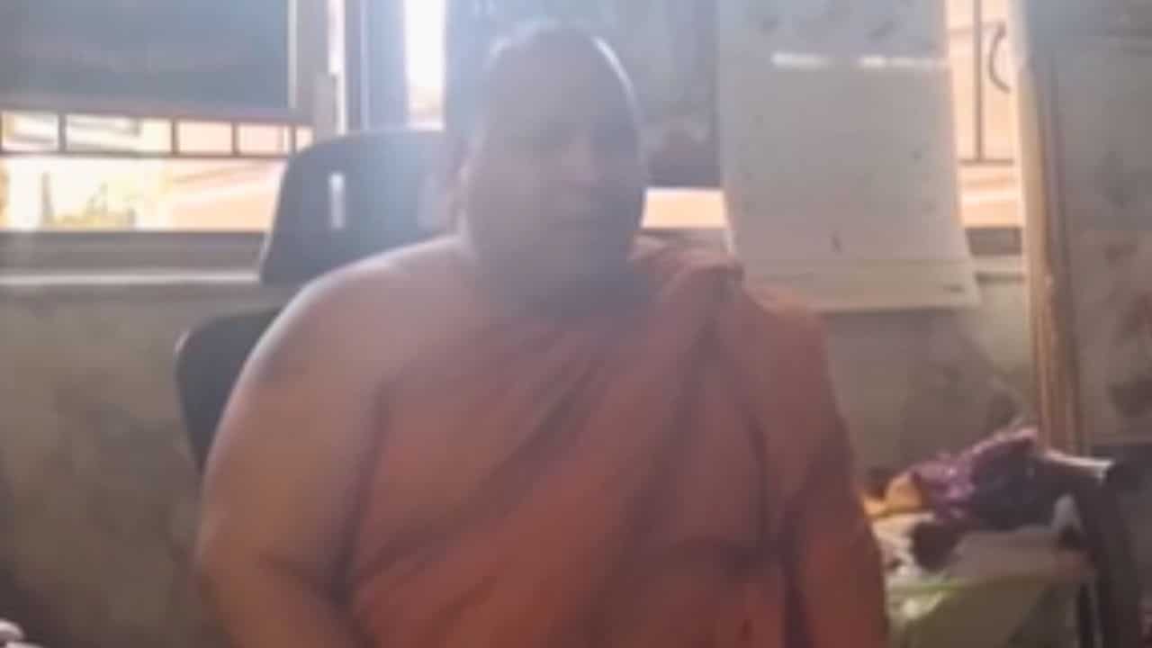 Thai women fight over monk in Nonthaburi