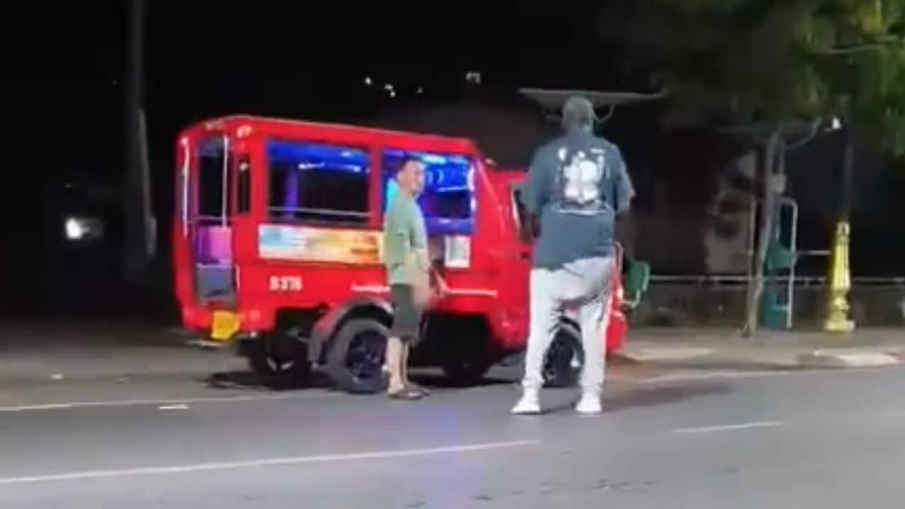 Foreigner smashes phone in Phuket