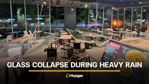 Shoppers injured in glass partition collapse at Nonthaburi mall | Thaiger