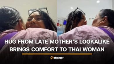 Thai woman breaks down after hugging late mother’s lookalike in Phuket | Thaiger