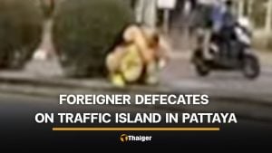 Thai taxi rider exposes Russian man for defecating on Pattaya traffic island | Thaiger