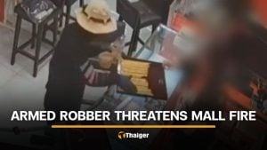 Armed thief steals over 10 million baht in gold from Sukhumvit mall | Thaiger