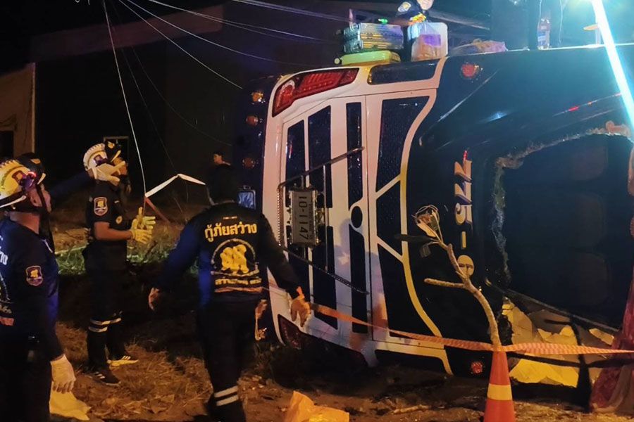 Over 30 injured in Trang double-decker bus crash | News by Thaiger