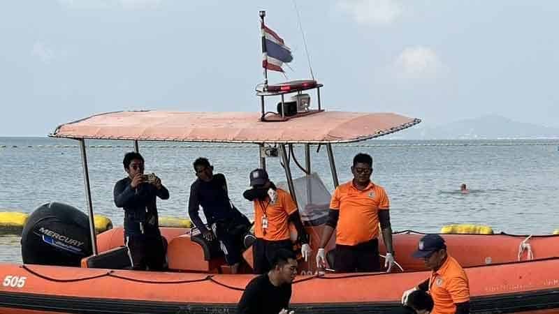 Rescue boat at Jomtien beach during body recovery