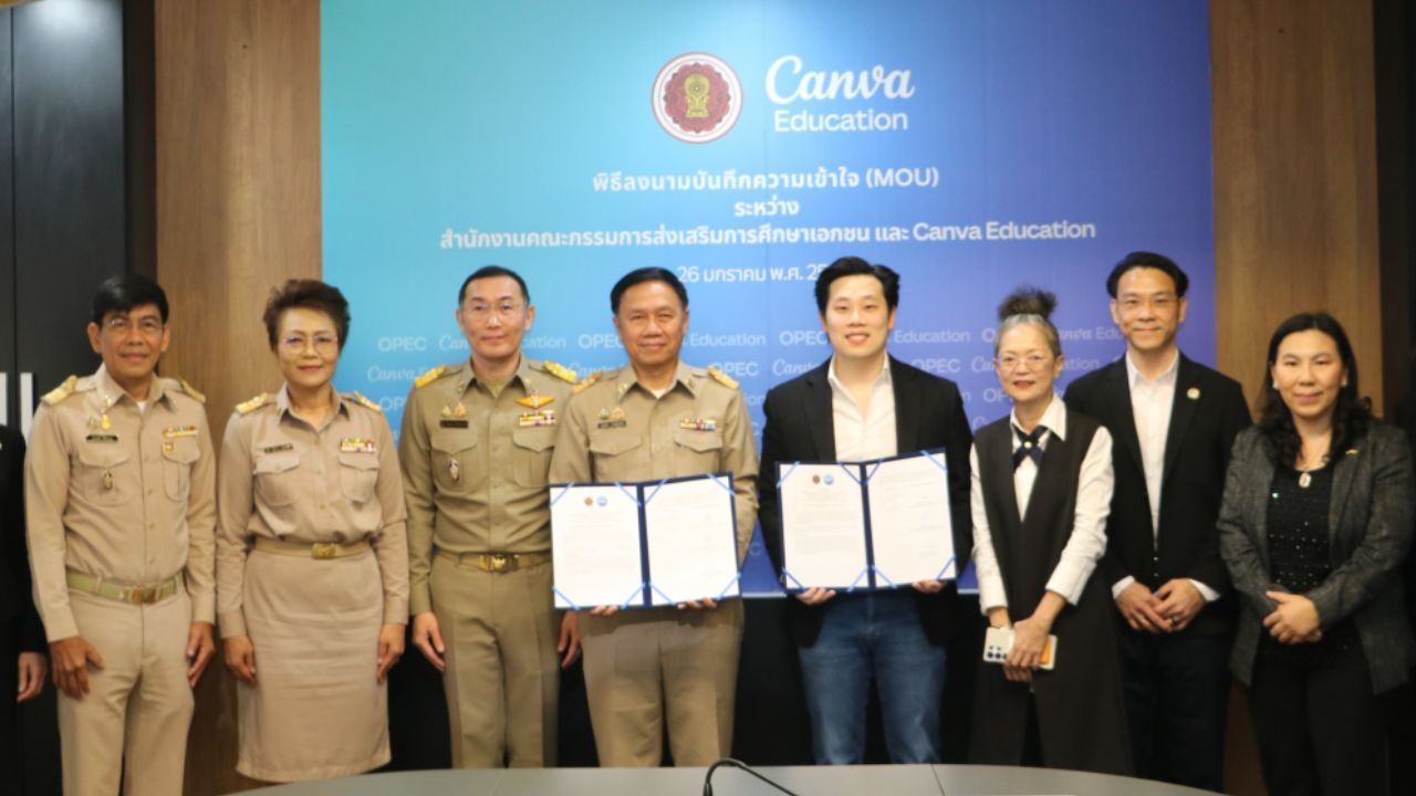 Monthon Phaksuwan and Pakapol Thangtongchin at the OPEC–Canva MoU signing in Bangkok