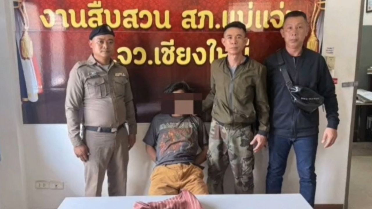 Knife attack suspect in custody at Mae Chaem Police Station, Chiang Mai