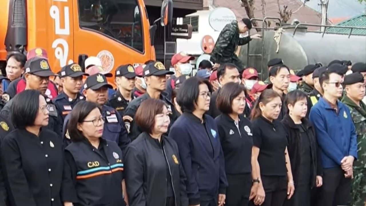 Mae Hong Son officials launch wildfire and PM2.5 prevention campaign with water trucks and banners