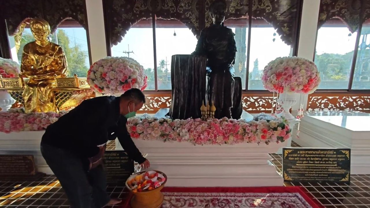 dara rasmi statue in the pavilion