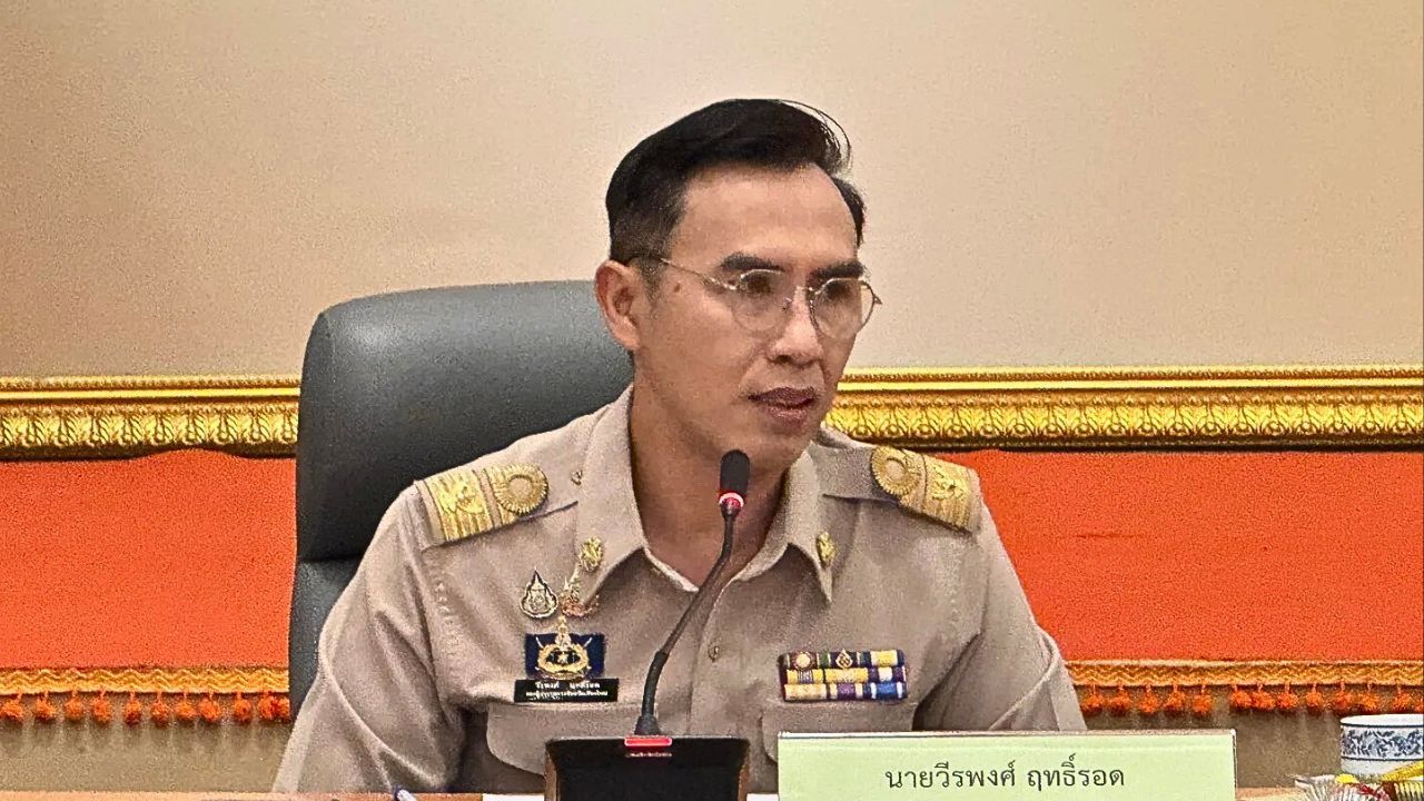 Lopburi Governor Weerapong Ritrod speaking to press after student punishment case