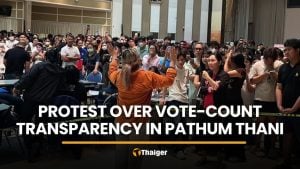 Protest erupts in Pathum Thani over vote-count transparency | Thaiger