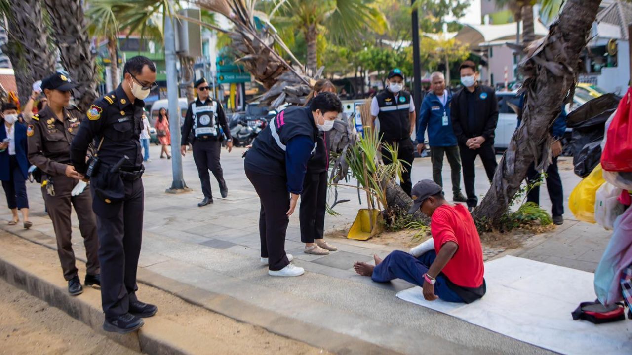 Pattaya City officials and social welfare teams patrol Pattaya Beach during a multi-agency operation.