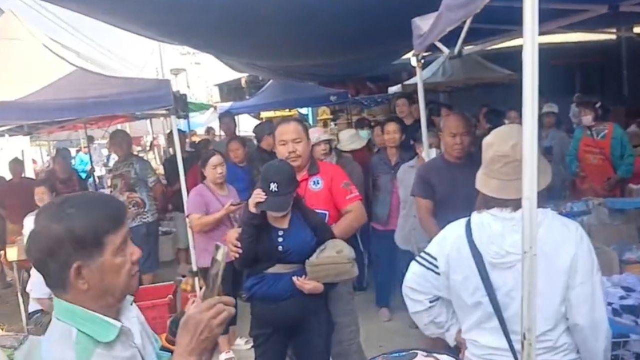 Police officers respond to theft incident at Mae Faek Sunday Market in Chiang Mai