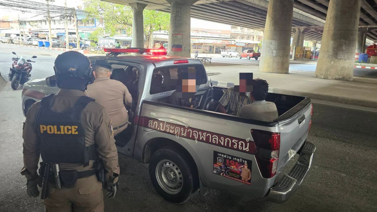 Rangsit mayor leads under-bridge sweep in thanyaburi