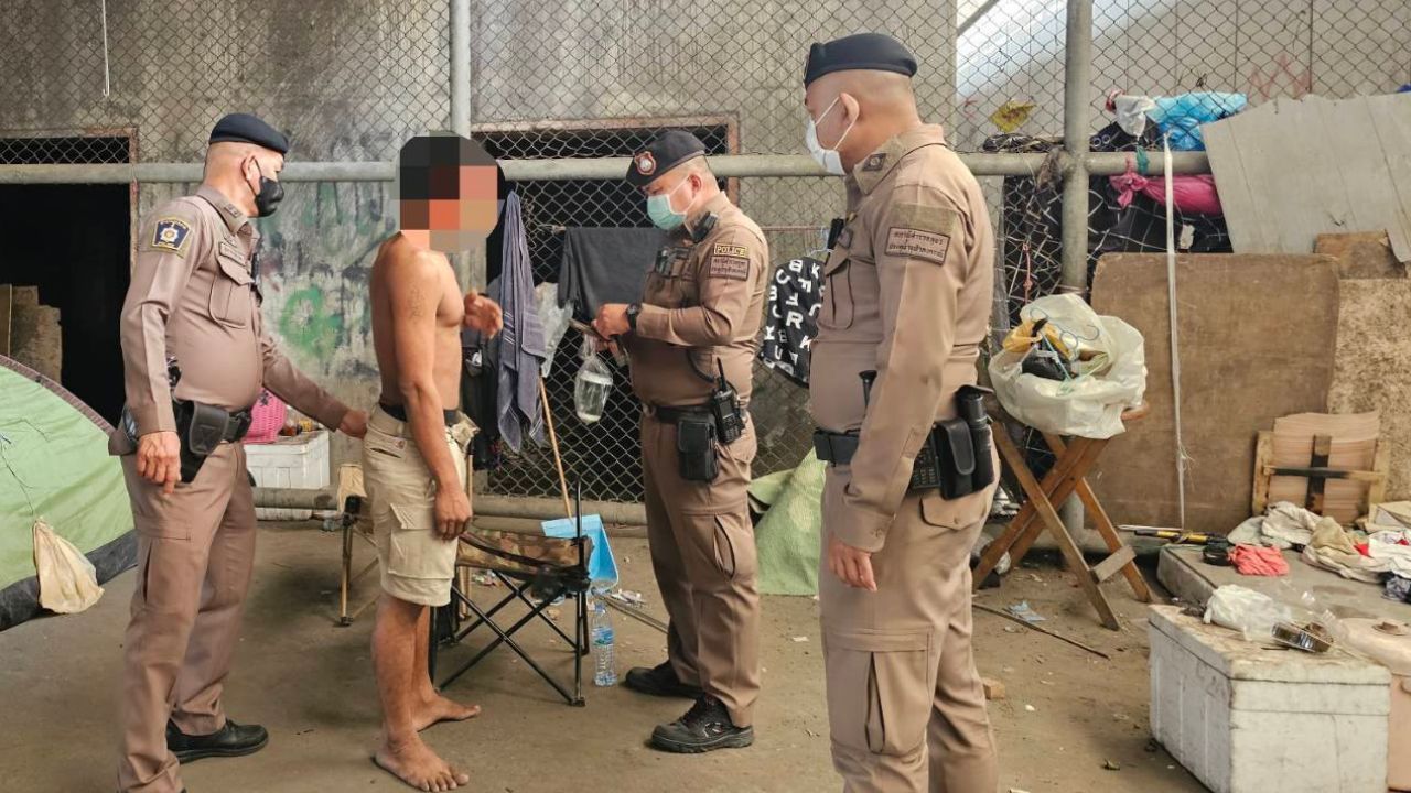 Rangsit mayor leads under-bridge sweep in thanyaburi