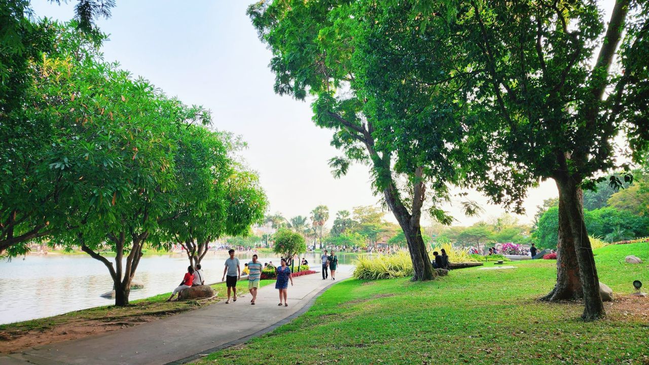 Police called after man walks around naked at Chachoengsao park