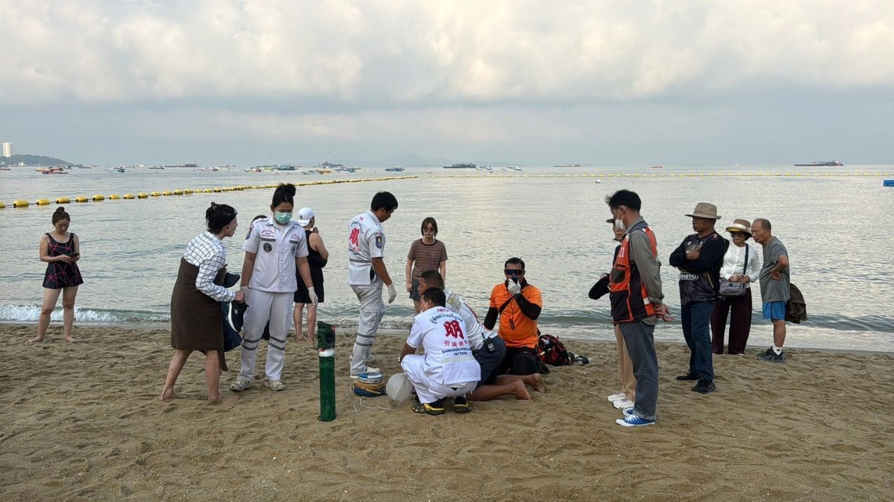 Foreign woman revived after drowning incident at Pattaya Beach