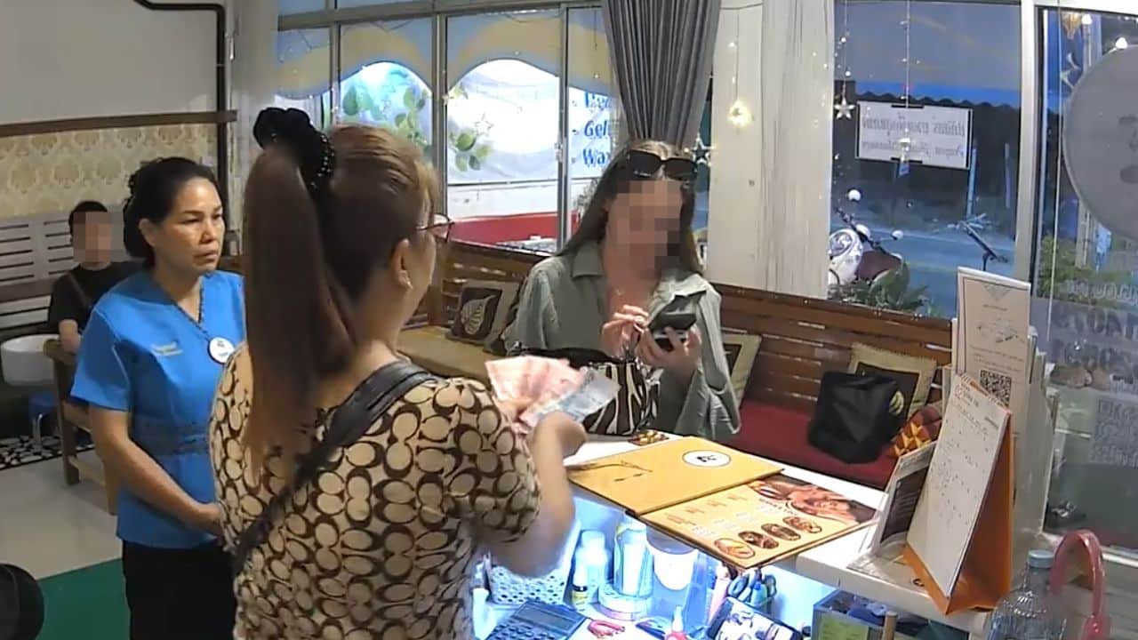 Foreign customer claims money missing, leaves after CCTV offer
