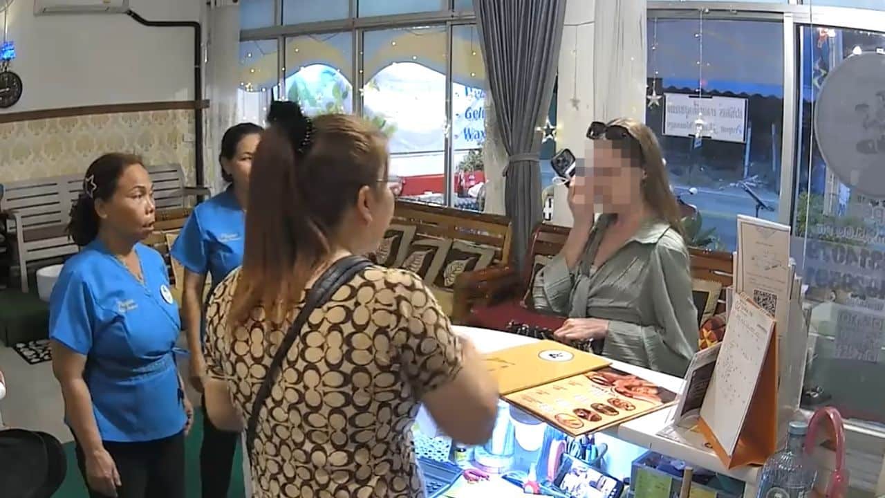 Foreign customer claims money missing, leaves after CCTV offer