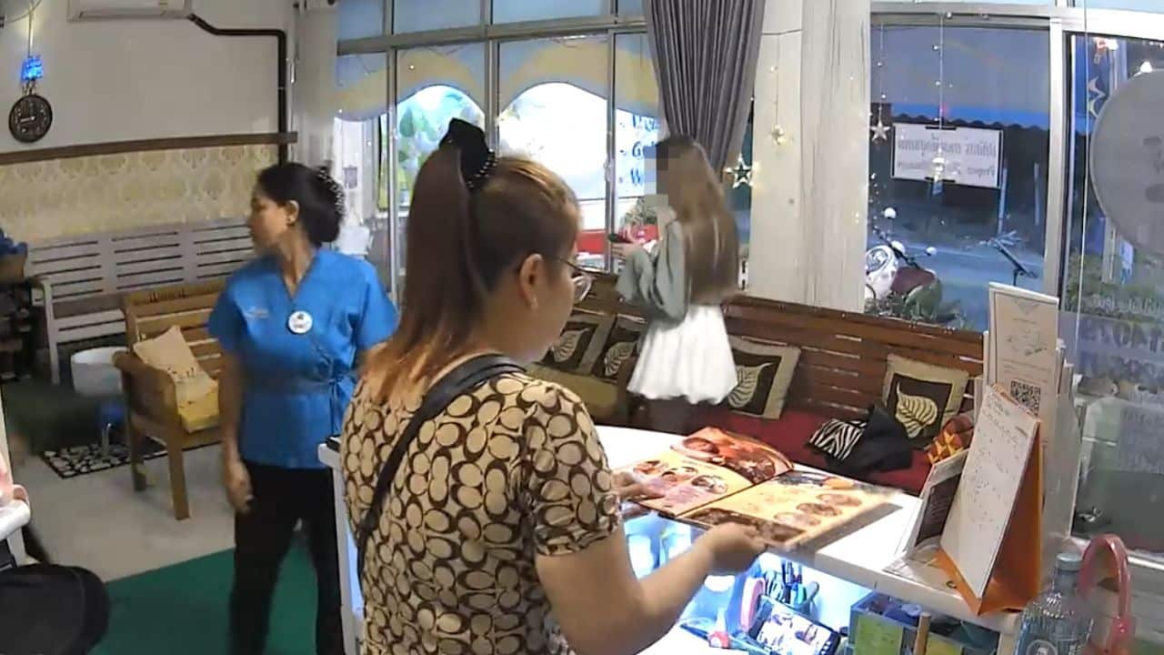 Foreign customer claims money missing, leaves after CCTV offer