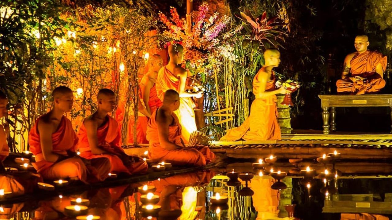 Devotees participate in a candle procession on Makha Bucha Day, honoring Buddhist teachings and principles.