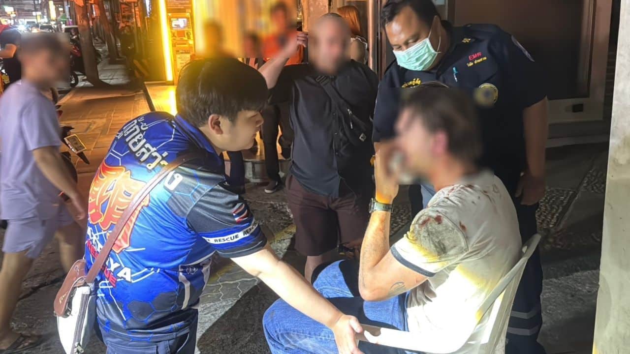 Frenchman and British national injured in Pattaya street fight