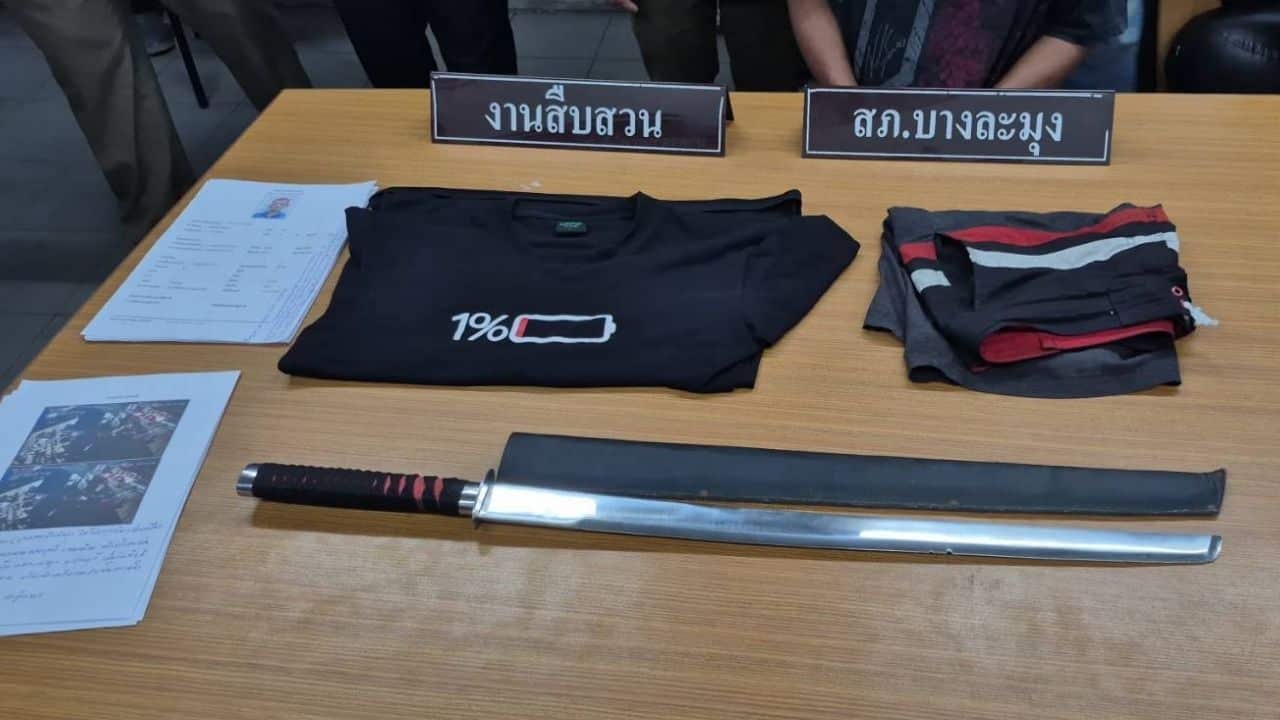Thai man attacks repairman with samurai sword
