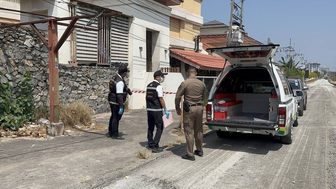 Chinese man found hanging in Chon Buri with wounds and stun gun marks | News by Thaiger