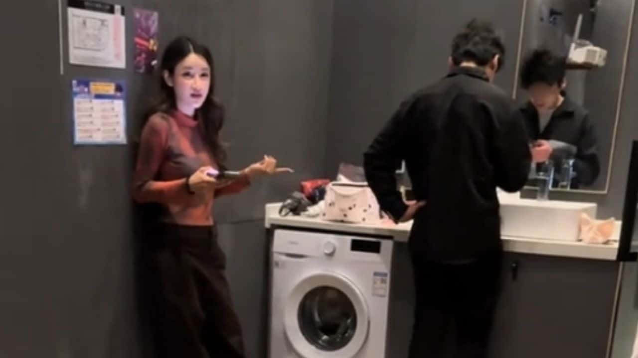 Shanghai hotel staff sneaks into room of Thai family