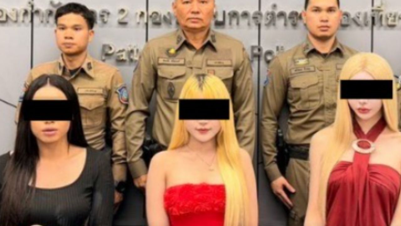 Thai transwomen attack foreign tourist