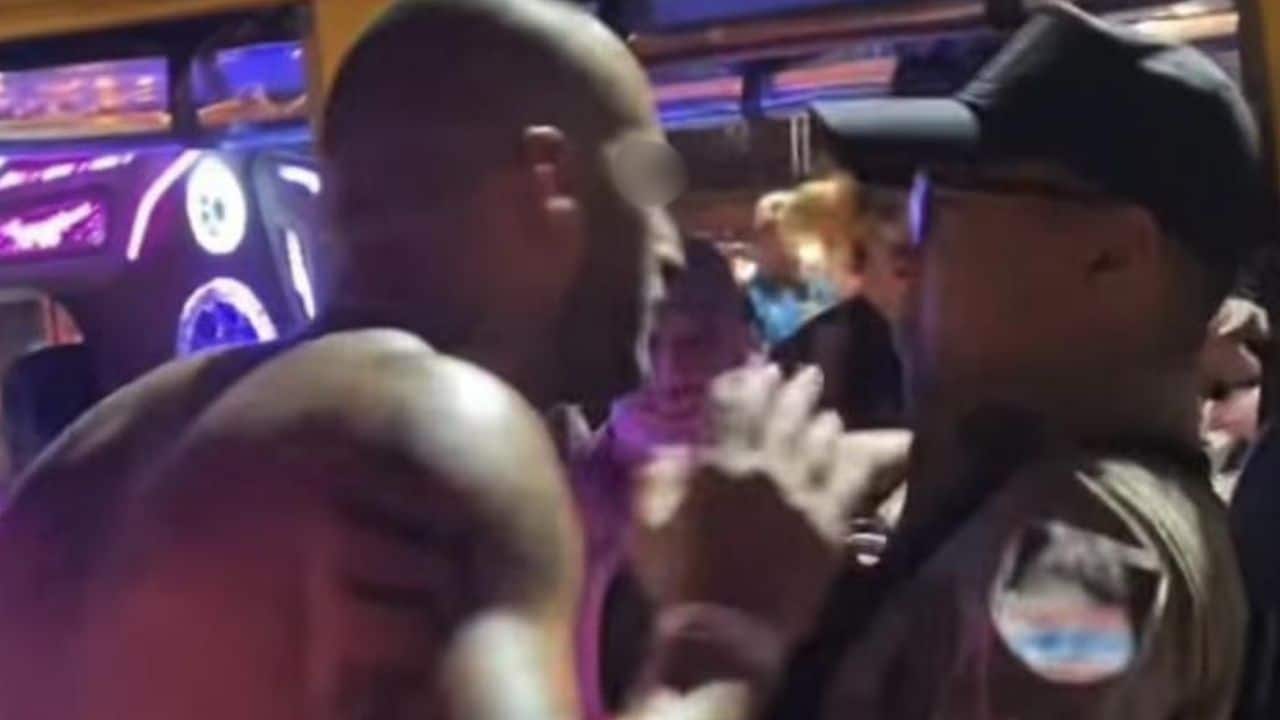 Israeli man aggressive towards Thai police in Phuket