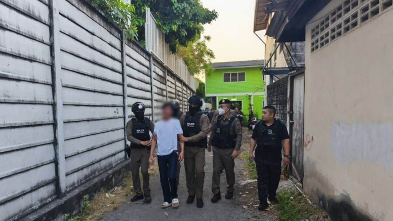 Thai man kills ex-wife in Bangkok rented room