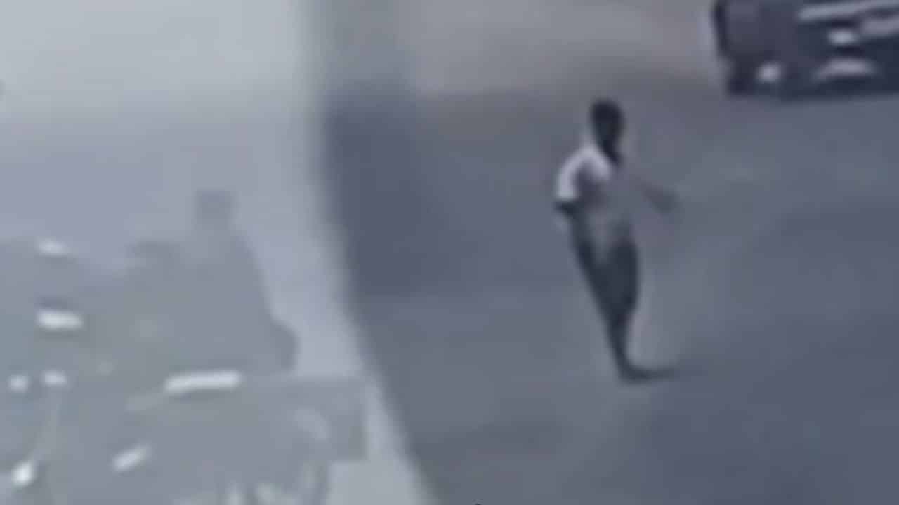 Thai man fires wife's car on Krabi road