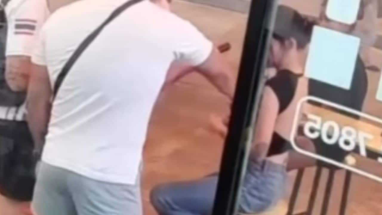 Russian gropes breasts Pattaya