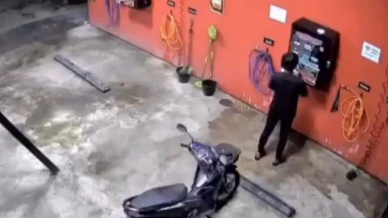 Mentally ill man attacks neighbours