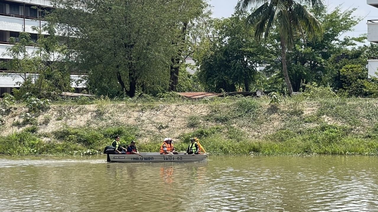 Foreign man steals police motorcycle in Chiang Mai