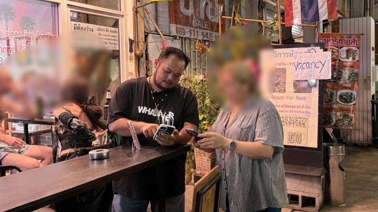 Two men flee Pattaya hotel taking room keys