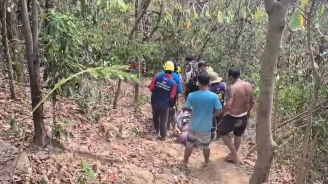 Foreign man with broken leg rescued in Pattaya