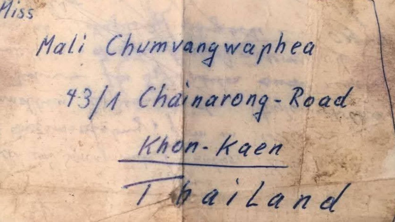 Foreigner tries to reunite Thai wife and son