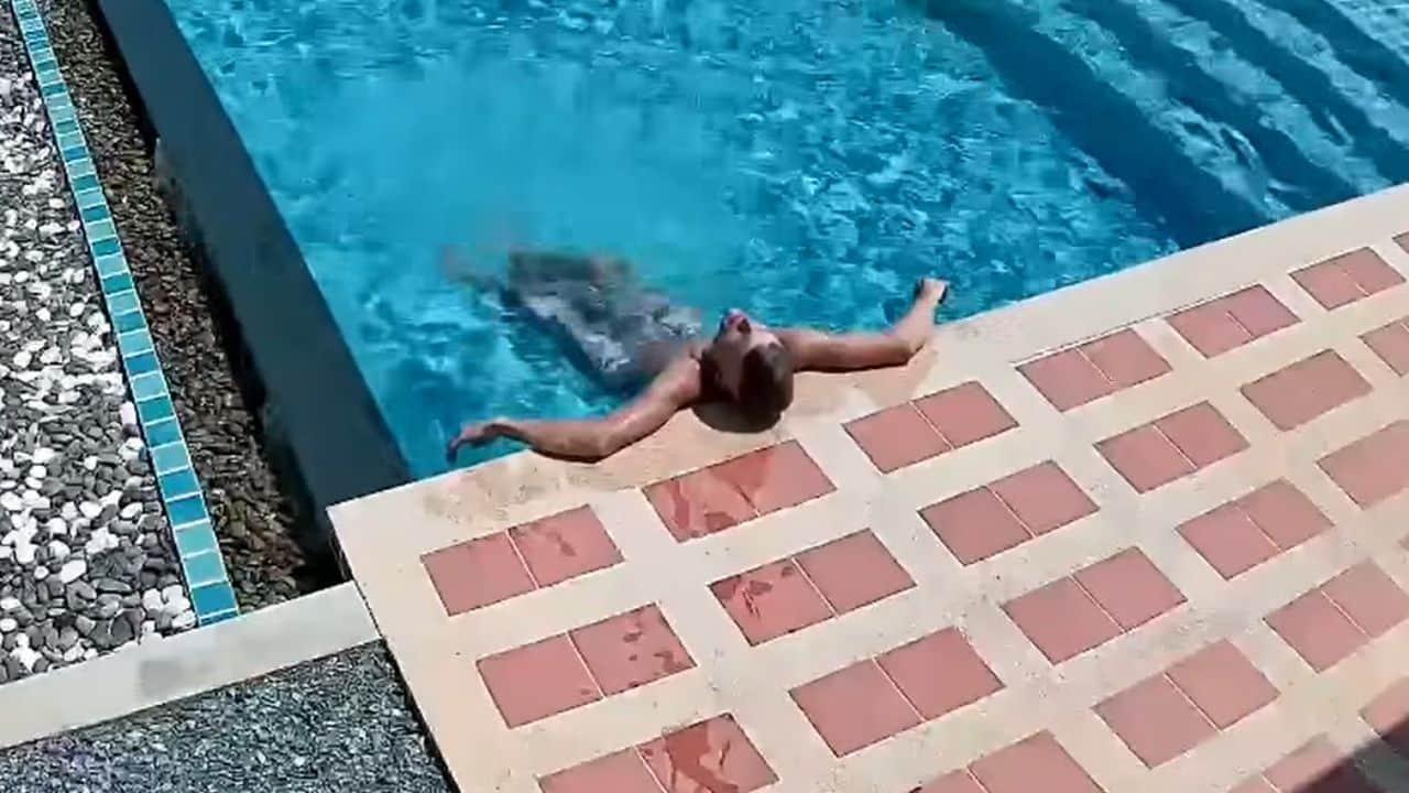 Foreigners sneak into Phuket restaurant