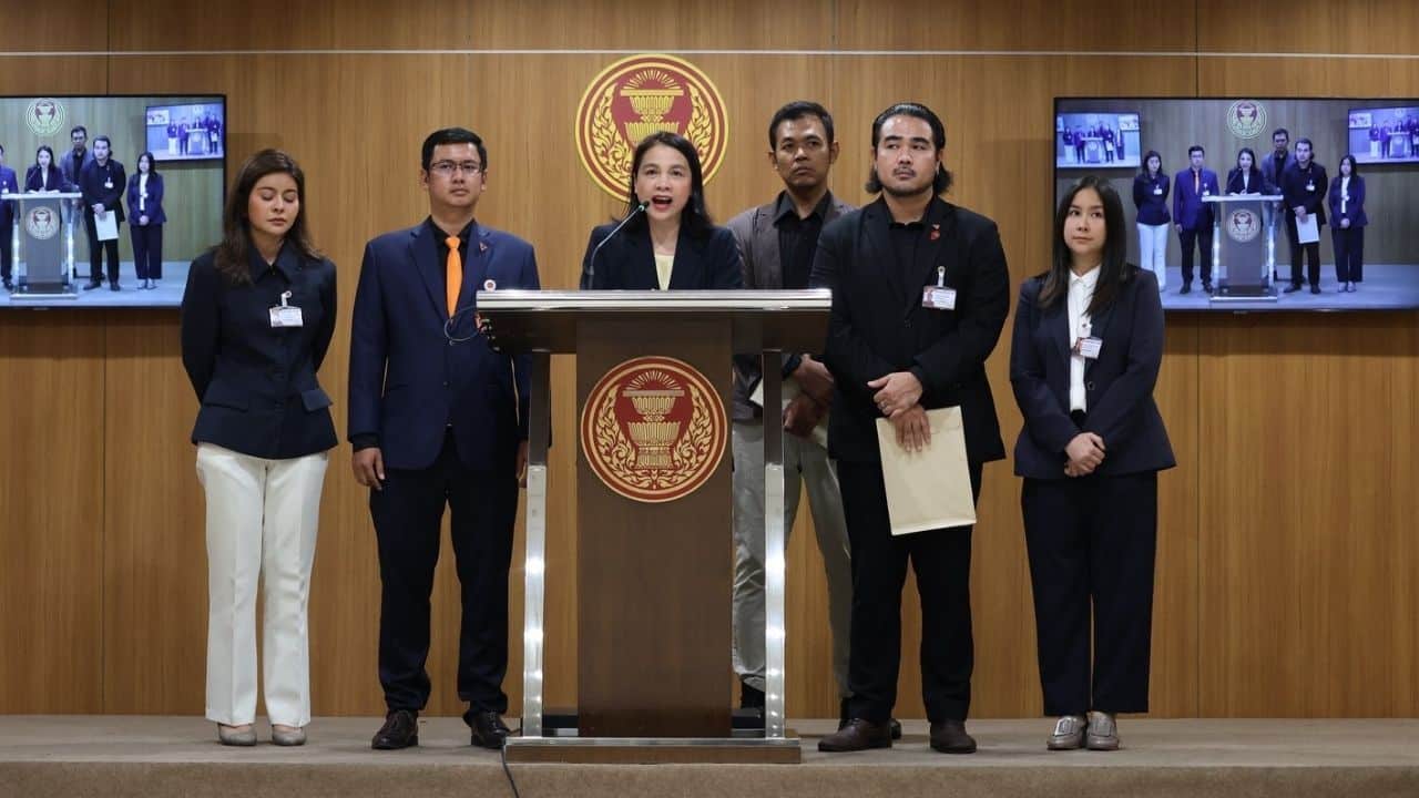 Thai minister sues news editor over bribery accusation report