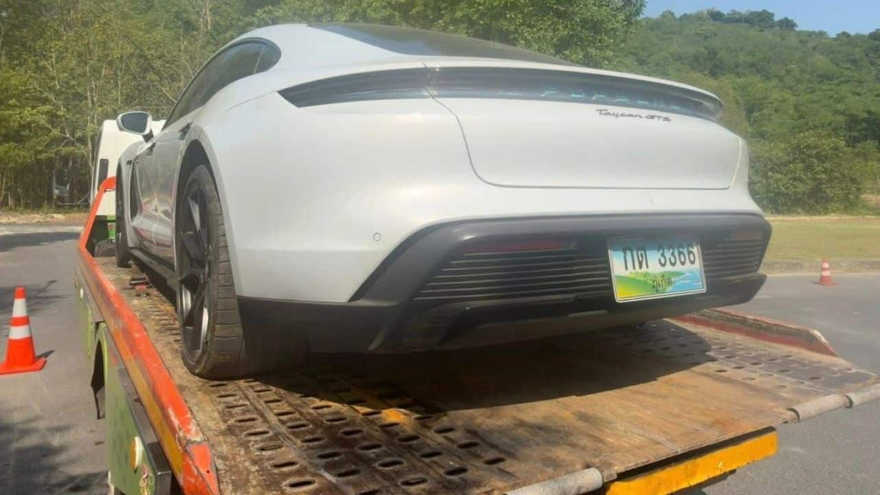 Radnik Porsche servisa u Phuketu krade Rolex sat