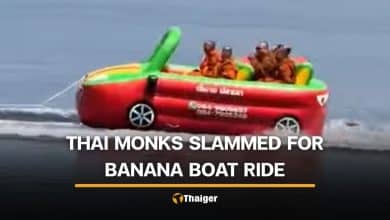 5 monks criticised for enjoying banana boat in Bueng Kan reservoir | Thaiger