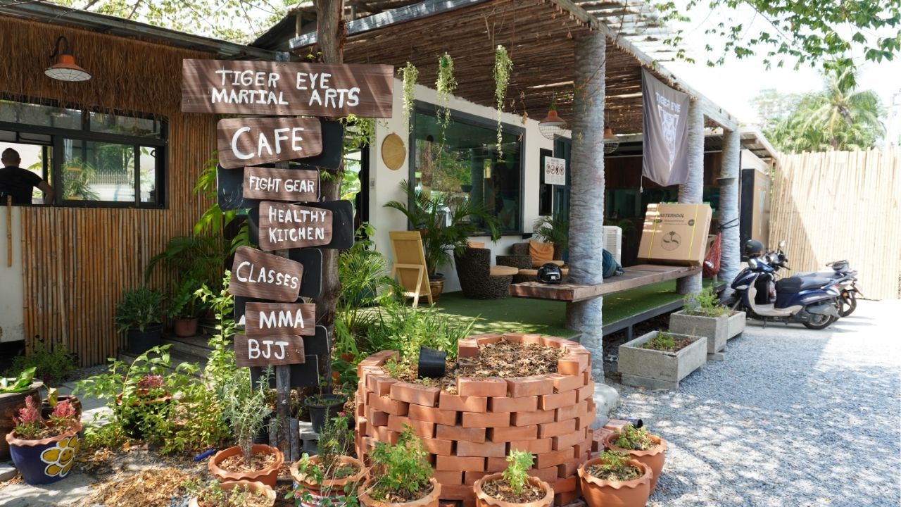 From soldier to fight promoter to community builder: The story behind Bangkok’s Tiger Eye Muay Thai & MMA | News by Thaiger