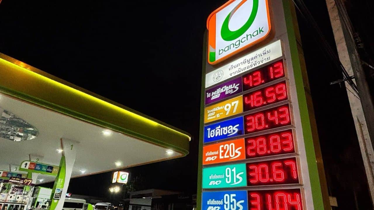 Phuket drivers rush to fill tanks as fears of a fuel price rise spread