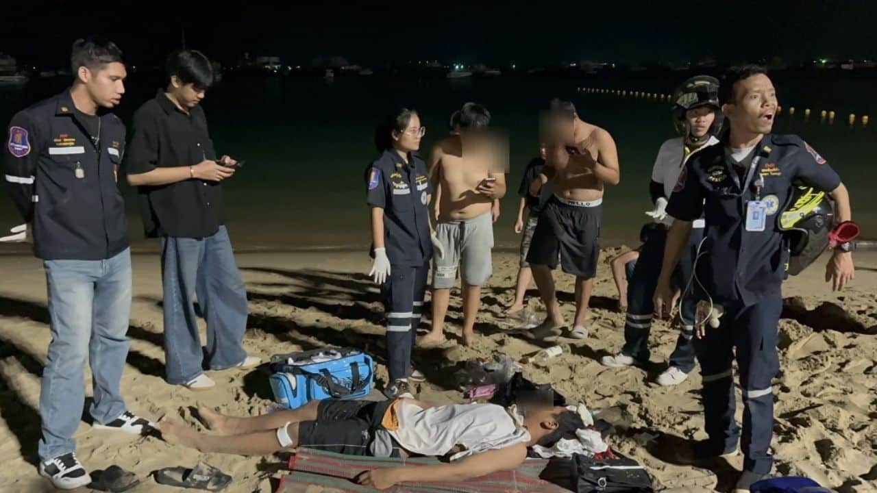 Teen saved from drowning after wrestling underwater in Pattaya