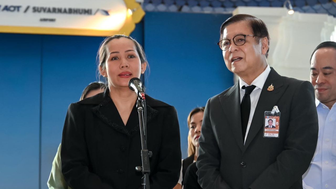 Foreign minister welcomes first group of Thai evacuees from Iran