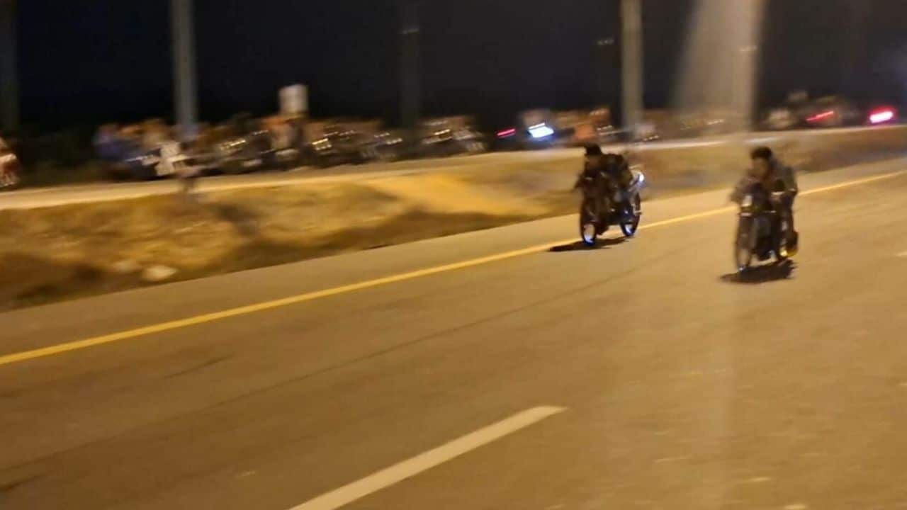 Almost 500 teenagers gather nightly for street racing in Pattani