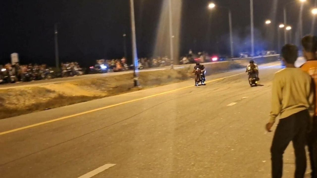 Almost 500 teenagers gather nightly for street racing in Pattani