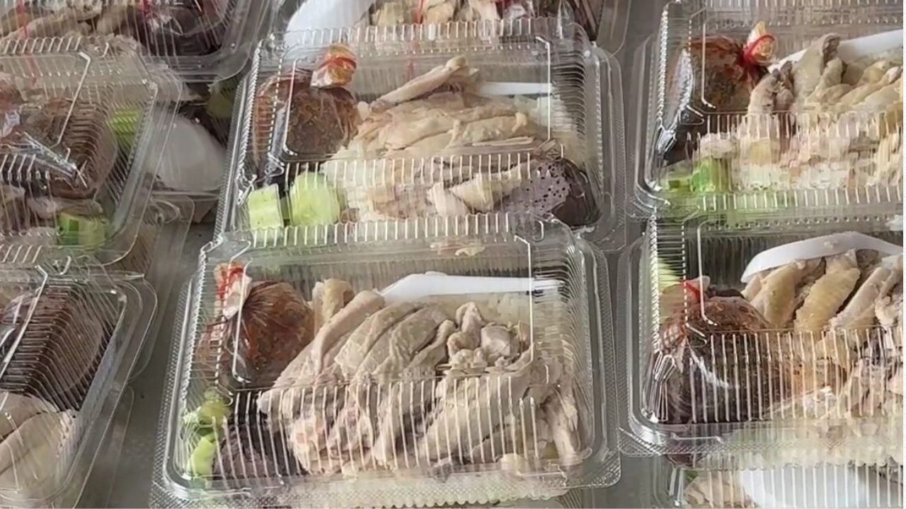 Chicken rice shop left with 100 boxes after customer refuses delivery